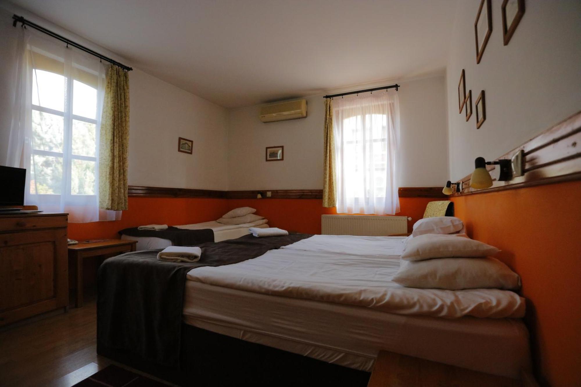 Hotel Szent Istvan Eger Extérieur photo