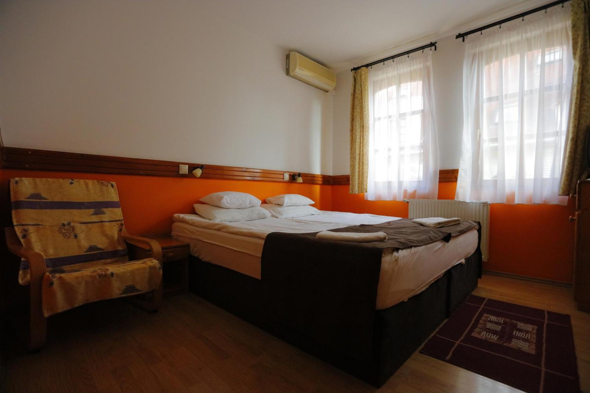 Hotel Szent Istvan Eger Extérieur photo